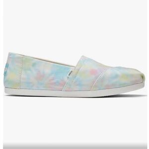 NWT- Tom’s - Youth Alpargate White Tie Dye Canvass Slip-On’s - Size: Y4